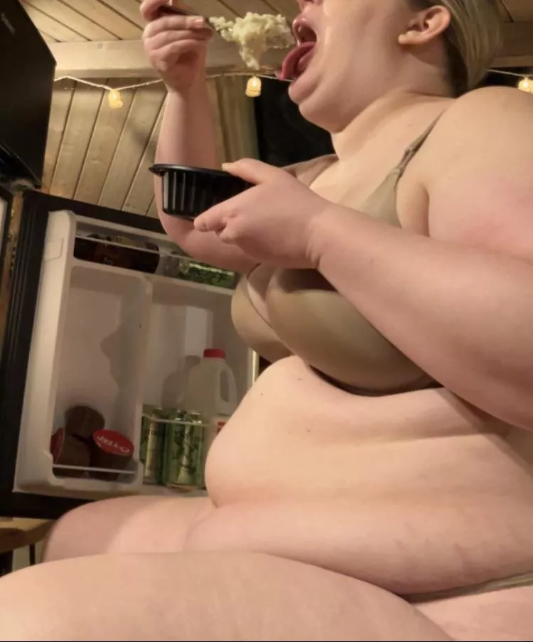 Need a fridge clean out? Call the human garbage disposal 🗑