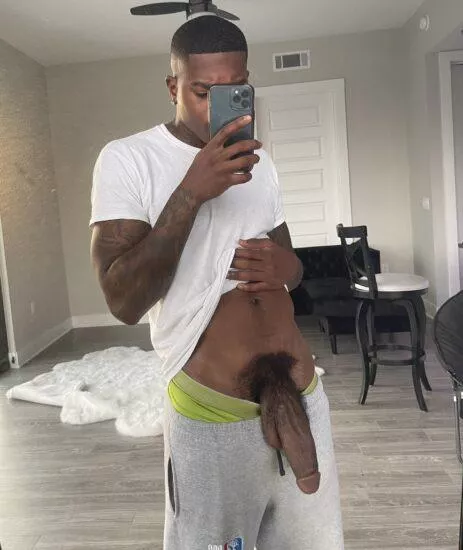 Nice asses dm me i wanna see them