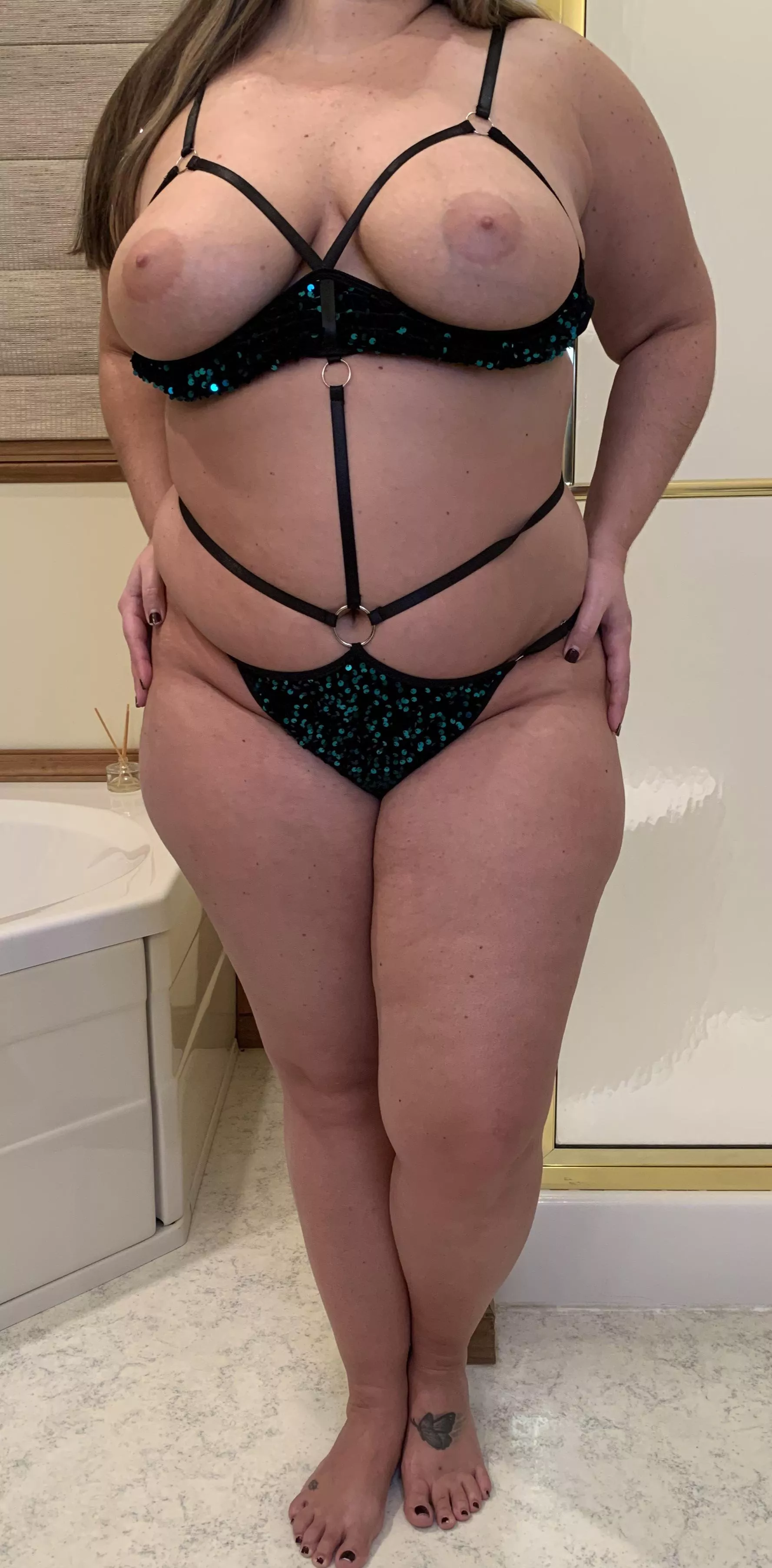 Passing out free boners today