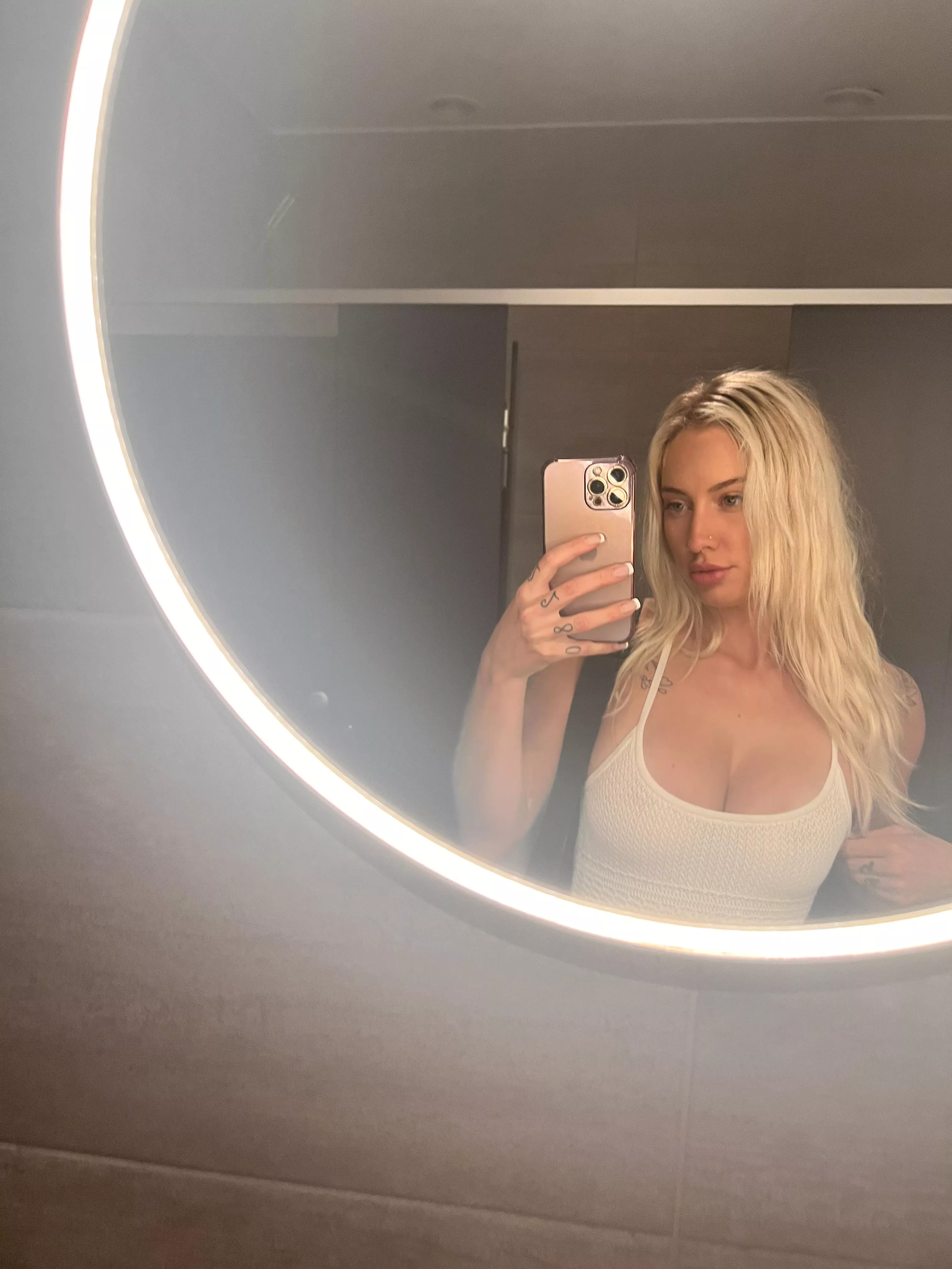 Rate my cleavage 😇