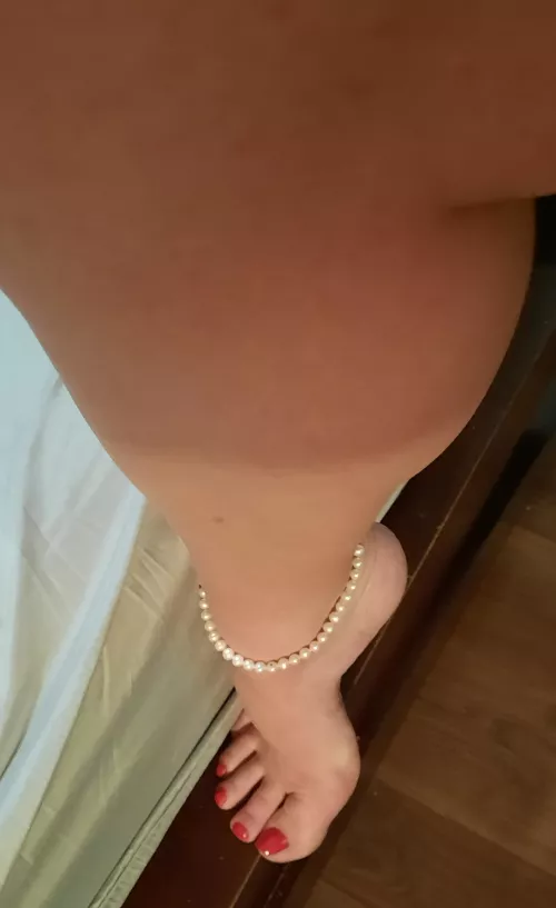 red with pearl anklet.