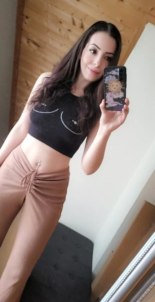 relaxed outfit! (yes I'll clean my mirror soon lol)