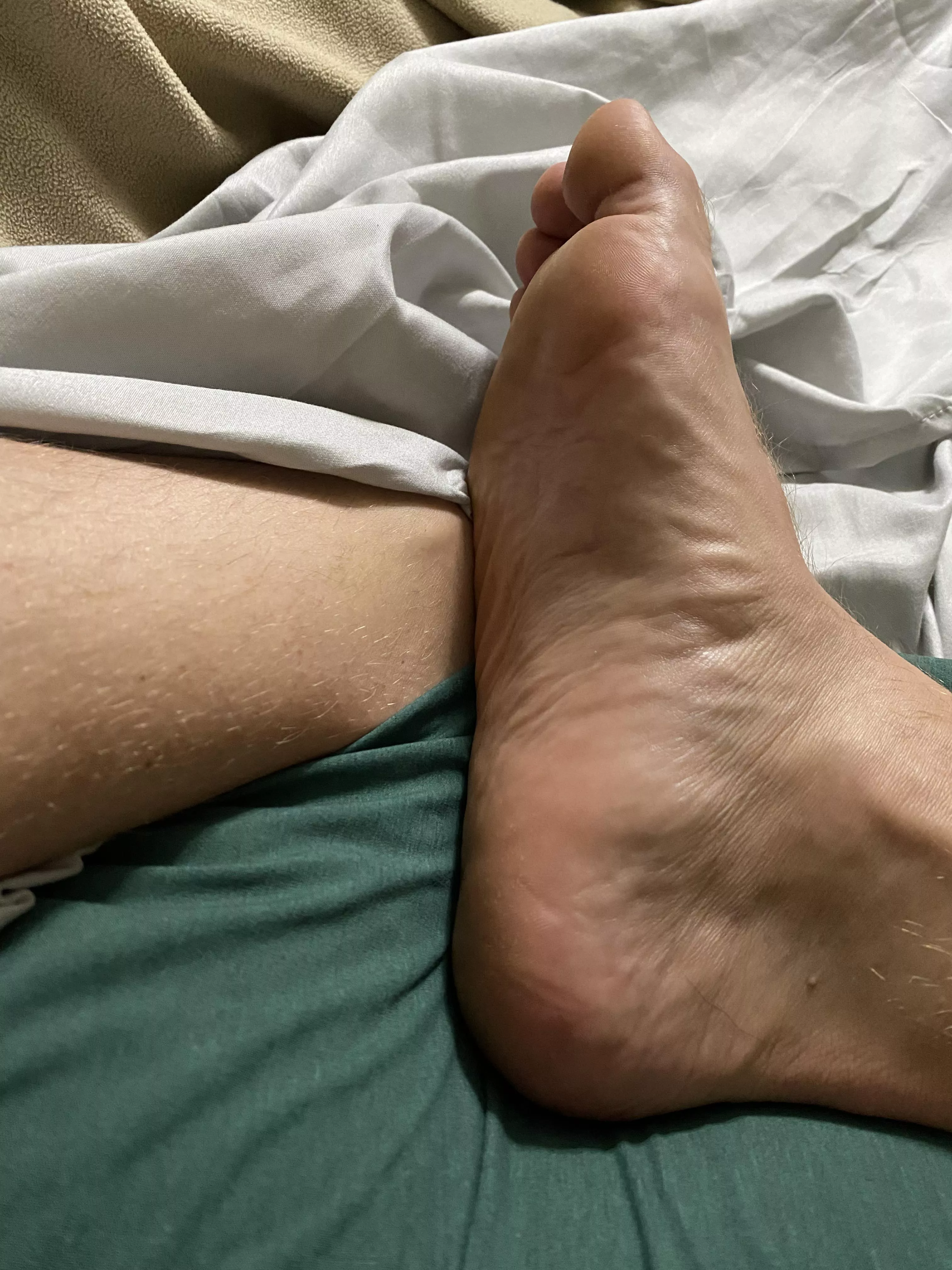 Rub, kiss, lick my feet