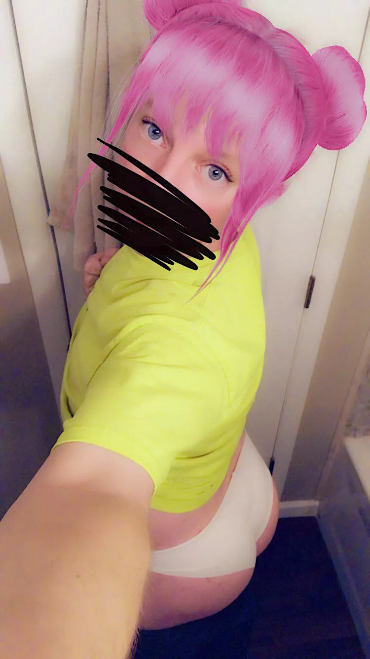 Say hi if any femboy seeing this can send you random pics