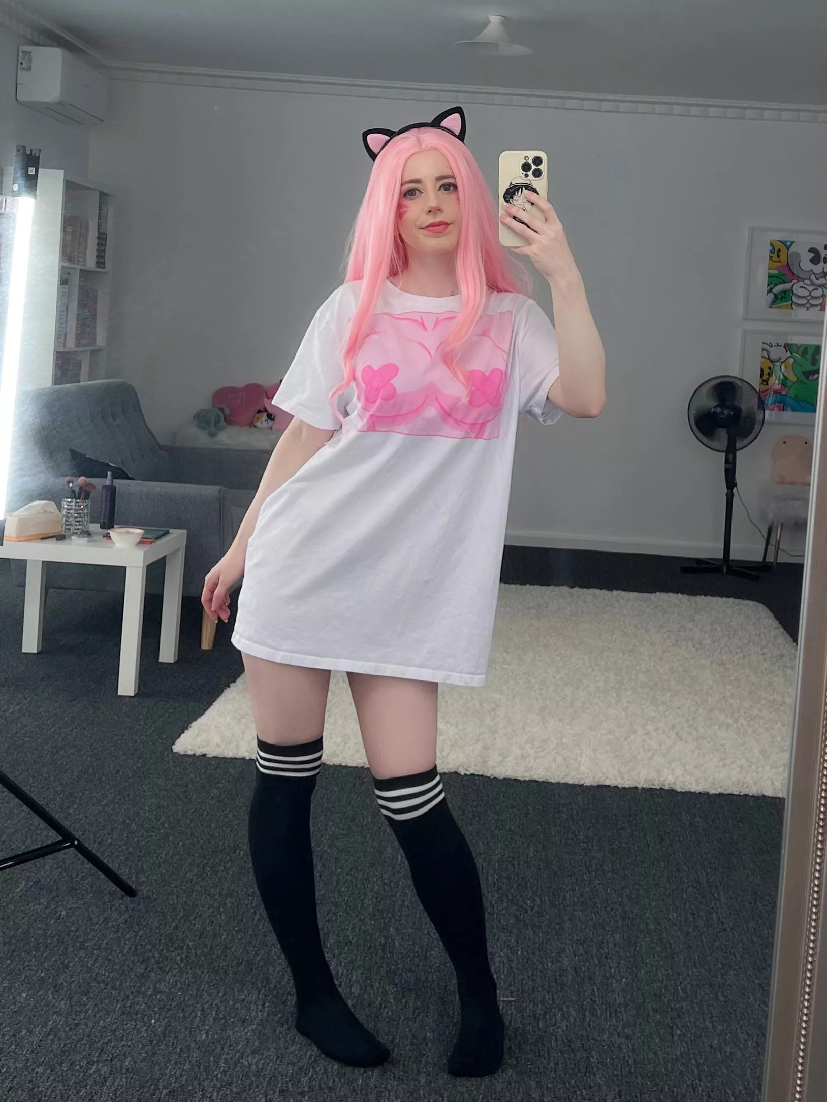 smash the like button if you like my pink hair 🌸