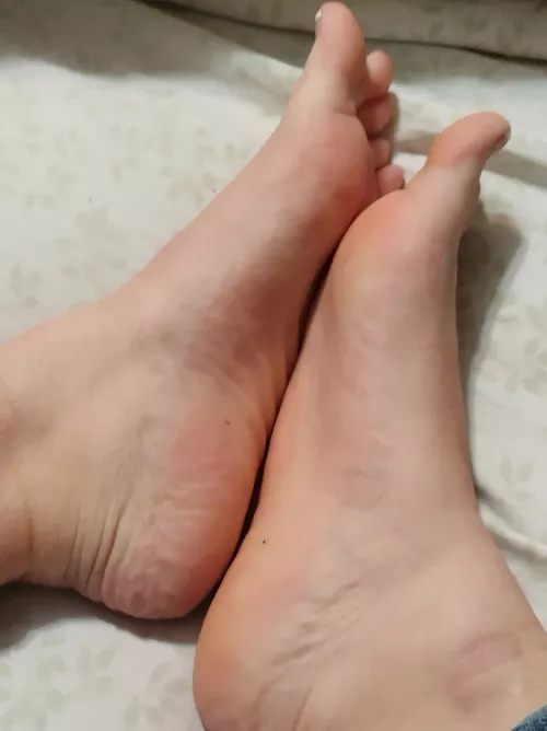 stinky🙈 after work feet .