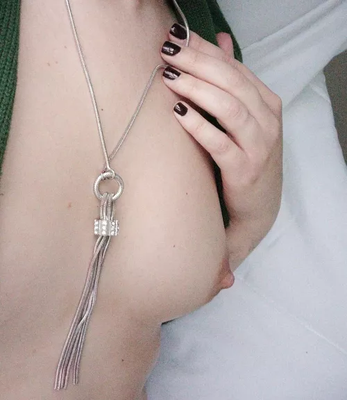 Thanks for stopping by to admire my jewelry 😘