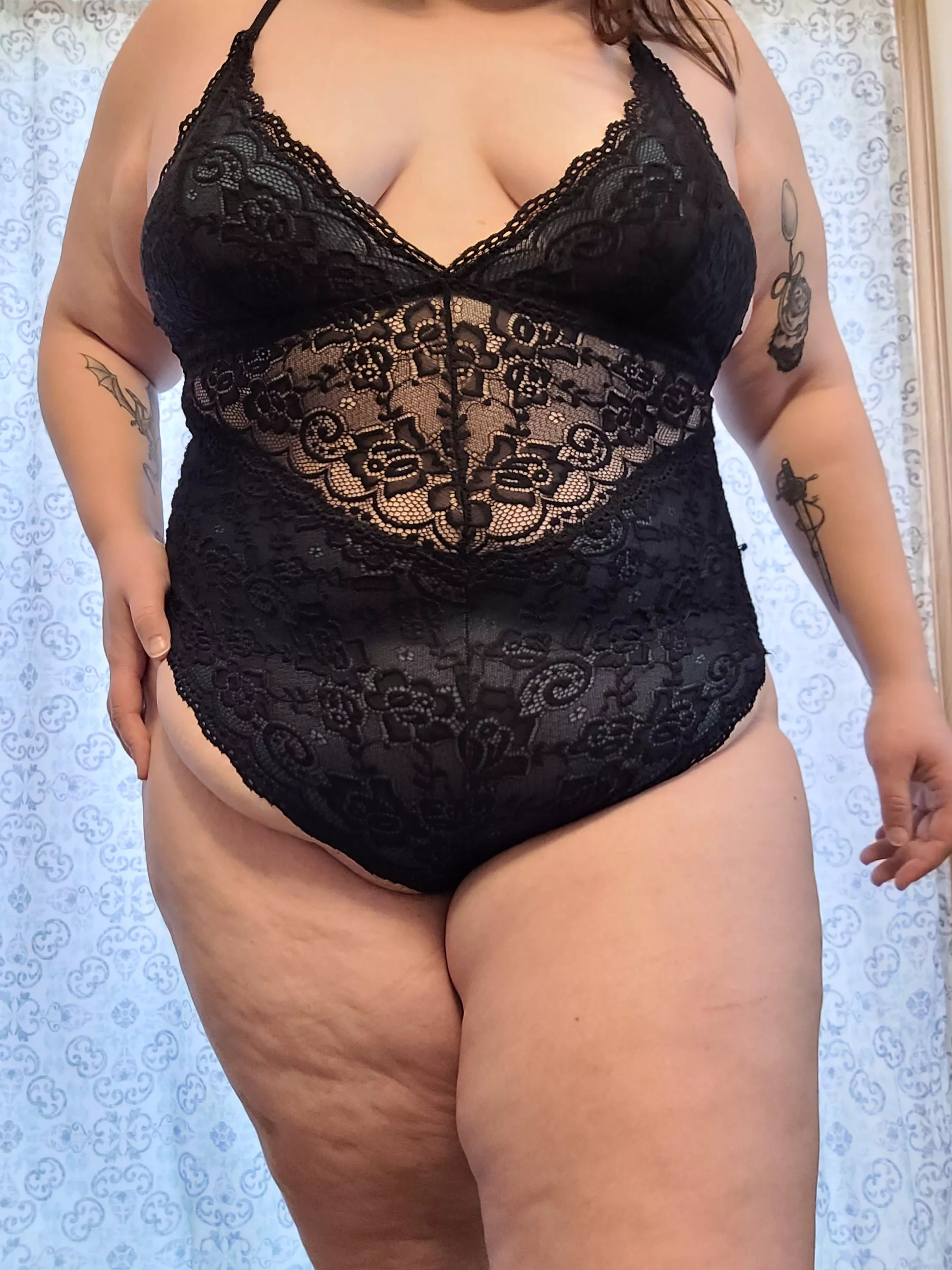 the dark colors and lace make me feel like a baddy