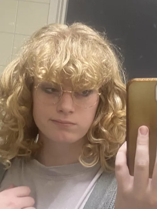 The ✨floof✨ needs head pats!!!