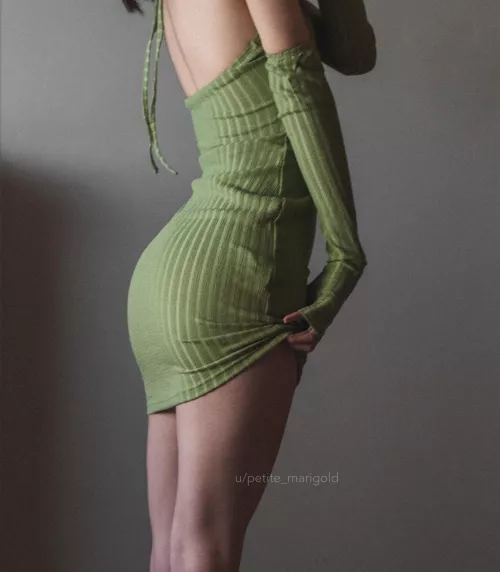 Tiny Asian girlie ☺️ Help me take my dress off?