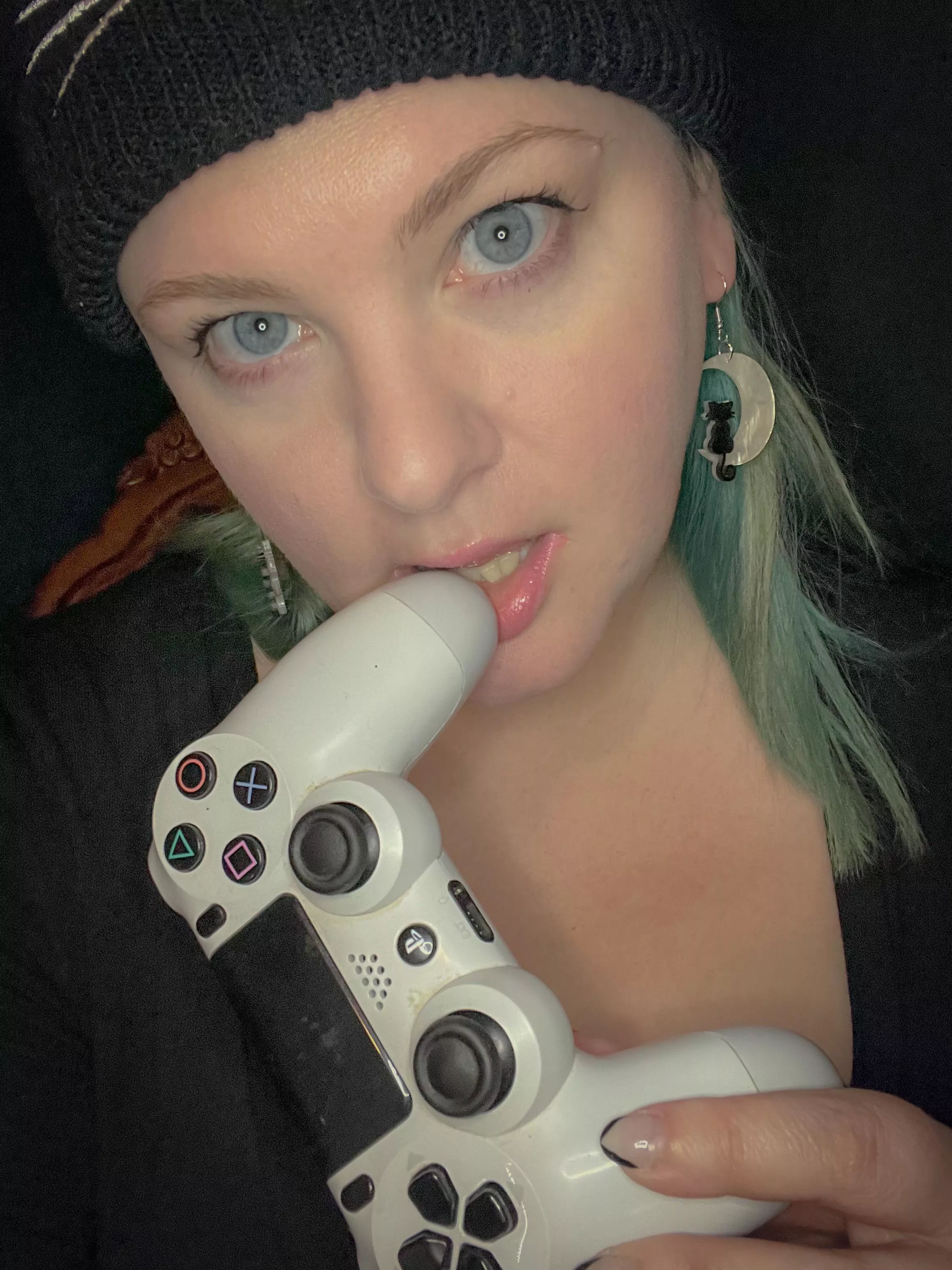 Wanna play with me? 🎮
