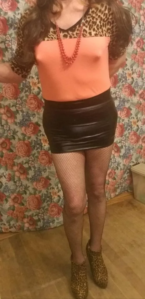 who likes short skirts