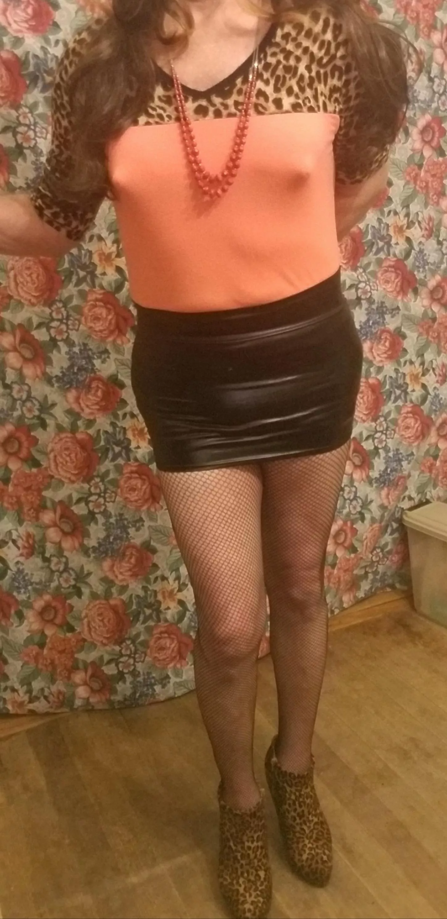 who likes short skirts