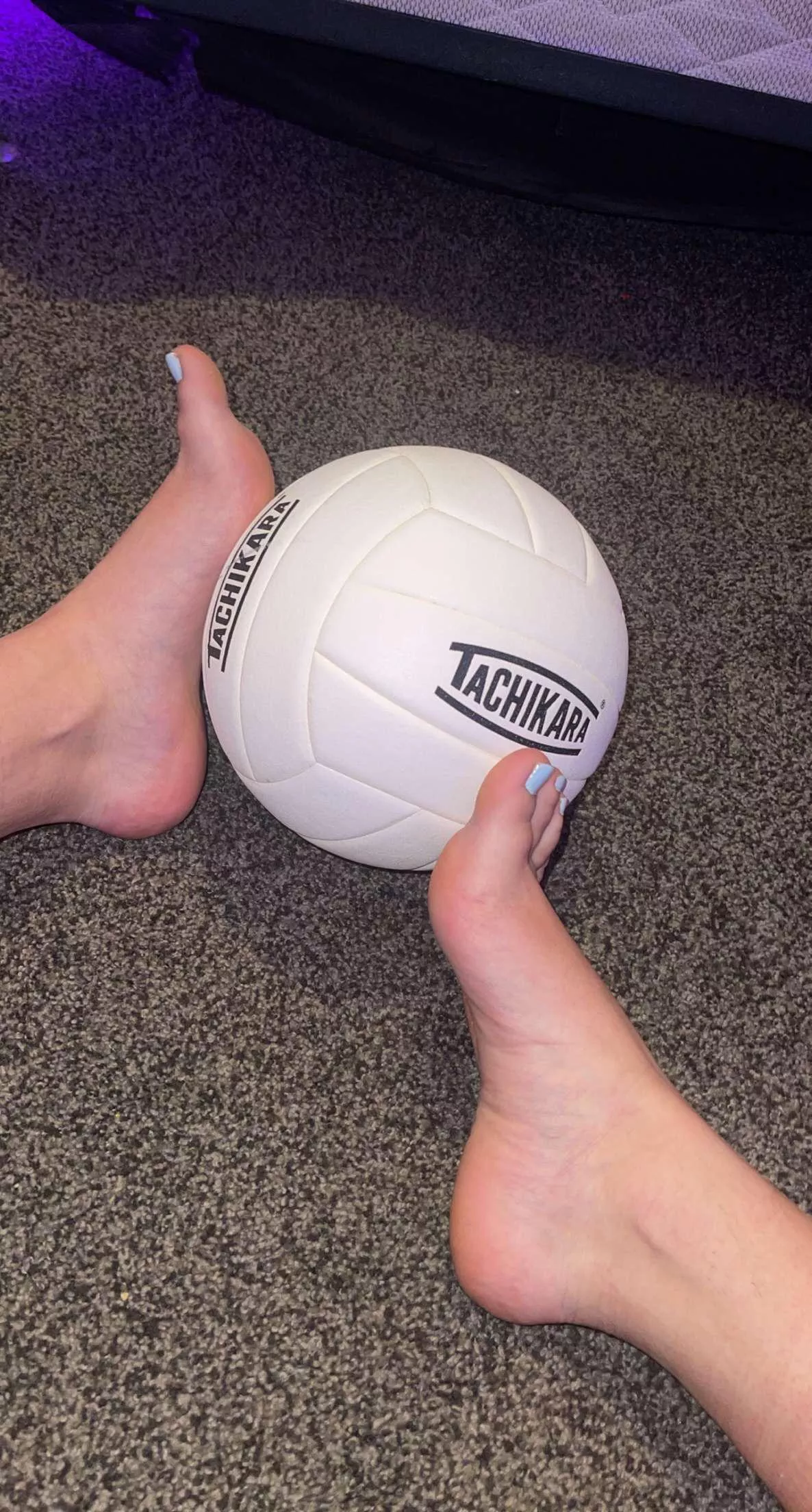 Who wants to play a game?🏐😏