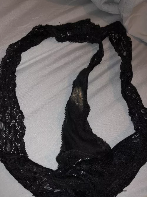 Why is nobody interested in these smelly lace panties?🥺