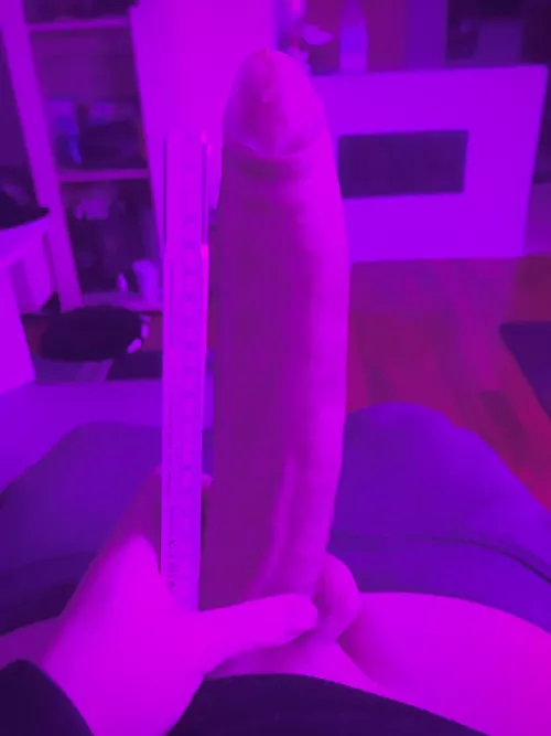 Yea.. I think it’s a bit over average (ruler is 22cm)