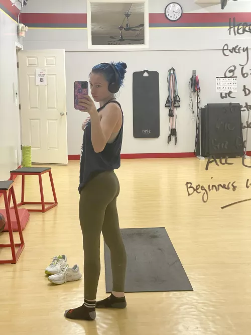 your daily pre workout pic ✨