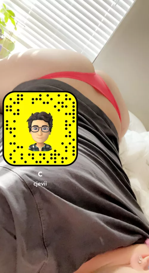 22 slutty femboy needs alpha daddy cock😋 into dom guys, muscle and straight/curious! Snap is cjevii