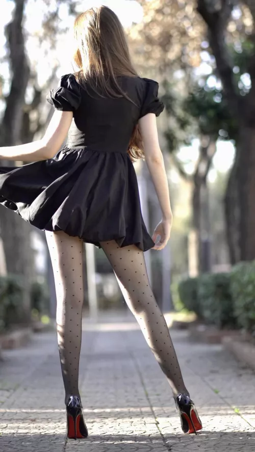 A black dress is forever!