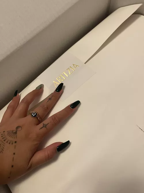 Another package from my loyal piggies 💕 looks so good under my nails