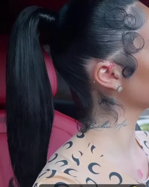 Bhad Bhabie's sexy ponytail ♥️
