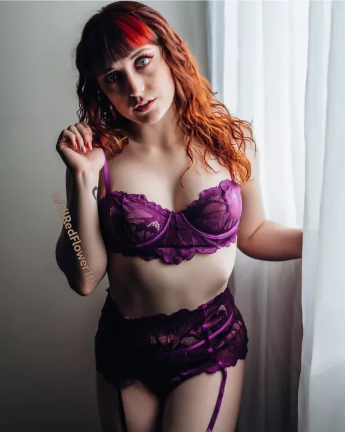Blue-eyes redhead in purple lace