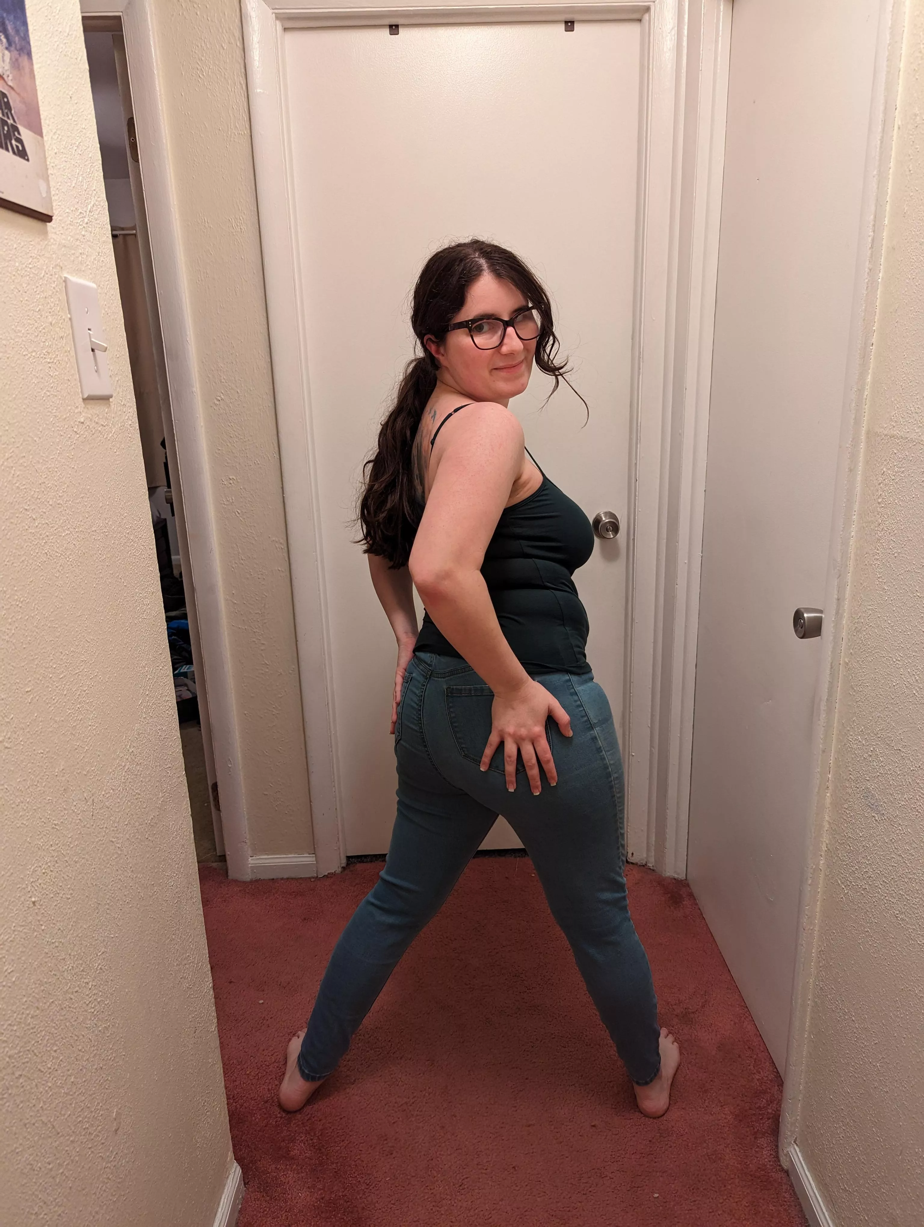 Butts look better in jeans 😍