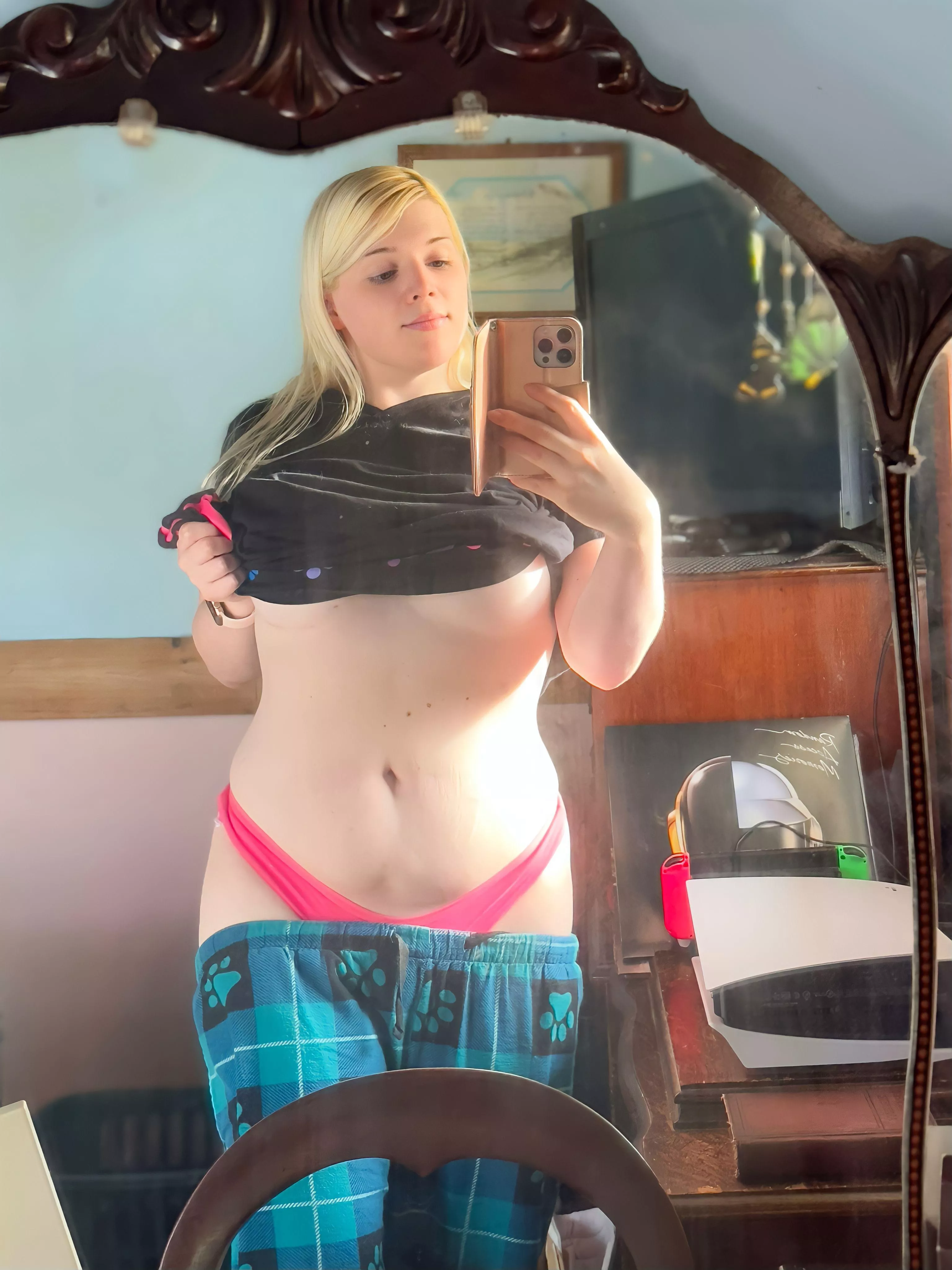 Chubby tgirl tummy? 😋