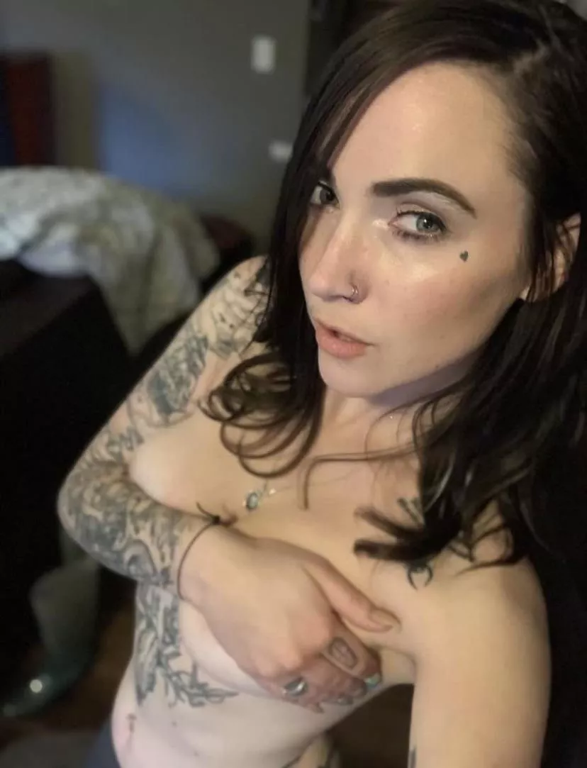 Come get a handful 💋