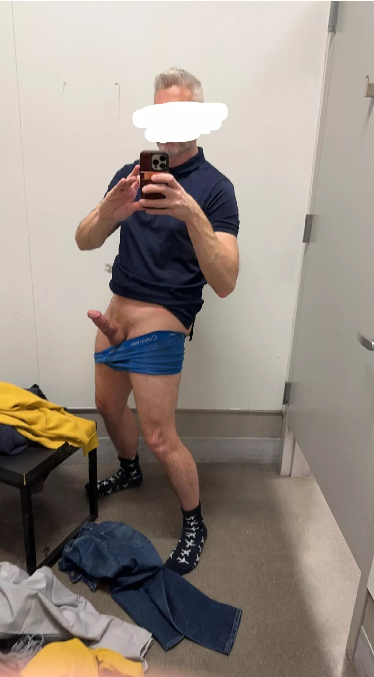 Dad (43) horny af in the changing room