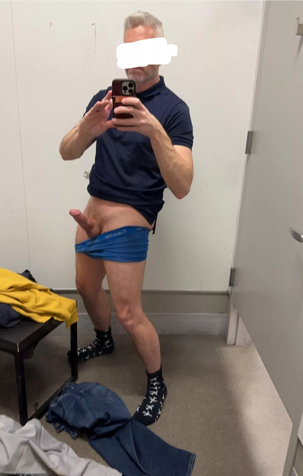 Dad (43) horny af in the dressing room