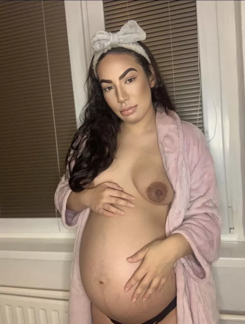 Describe me in one emoji