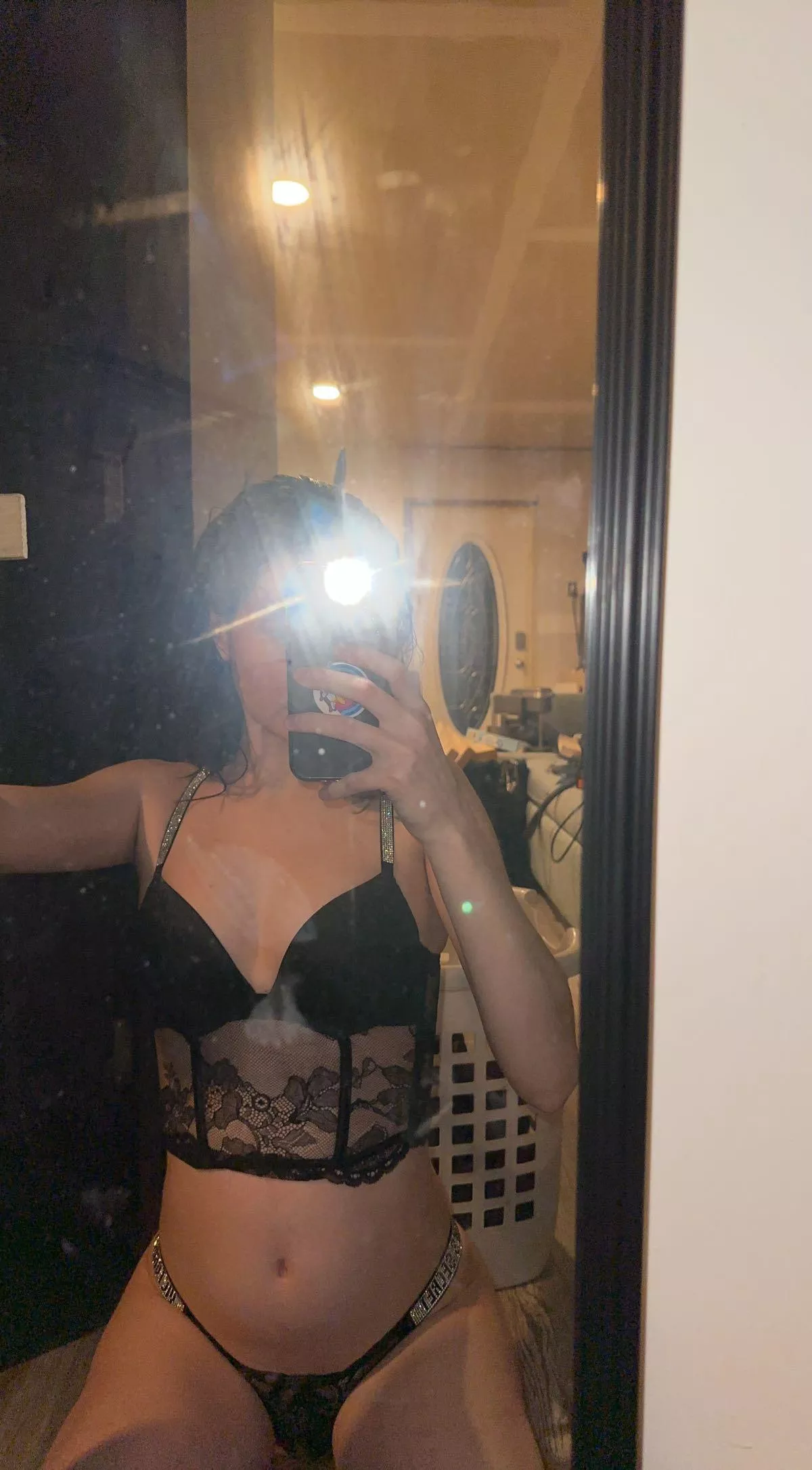 Do you think my little pregnant body looks sexy in my black lingerie??😋
