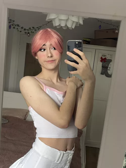does the pink hair suit me?