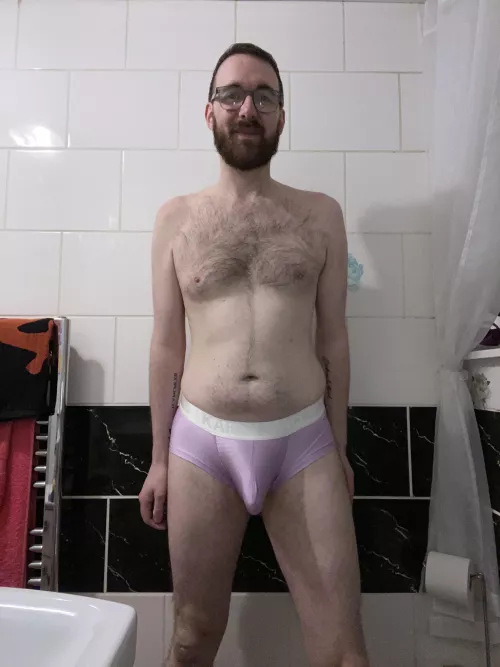 Does the pink underwear stay on while I suck your cock?😈🍆