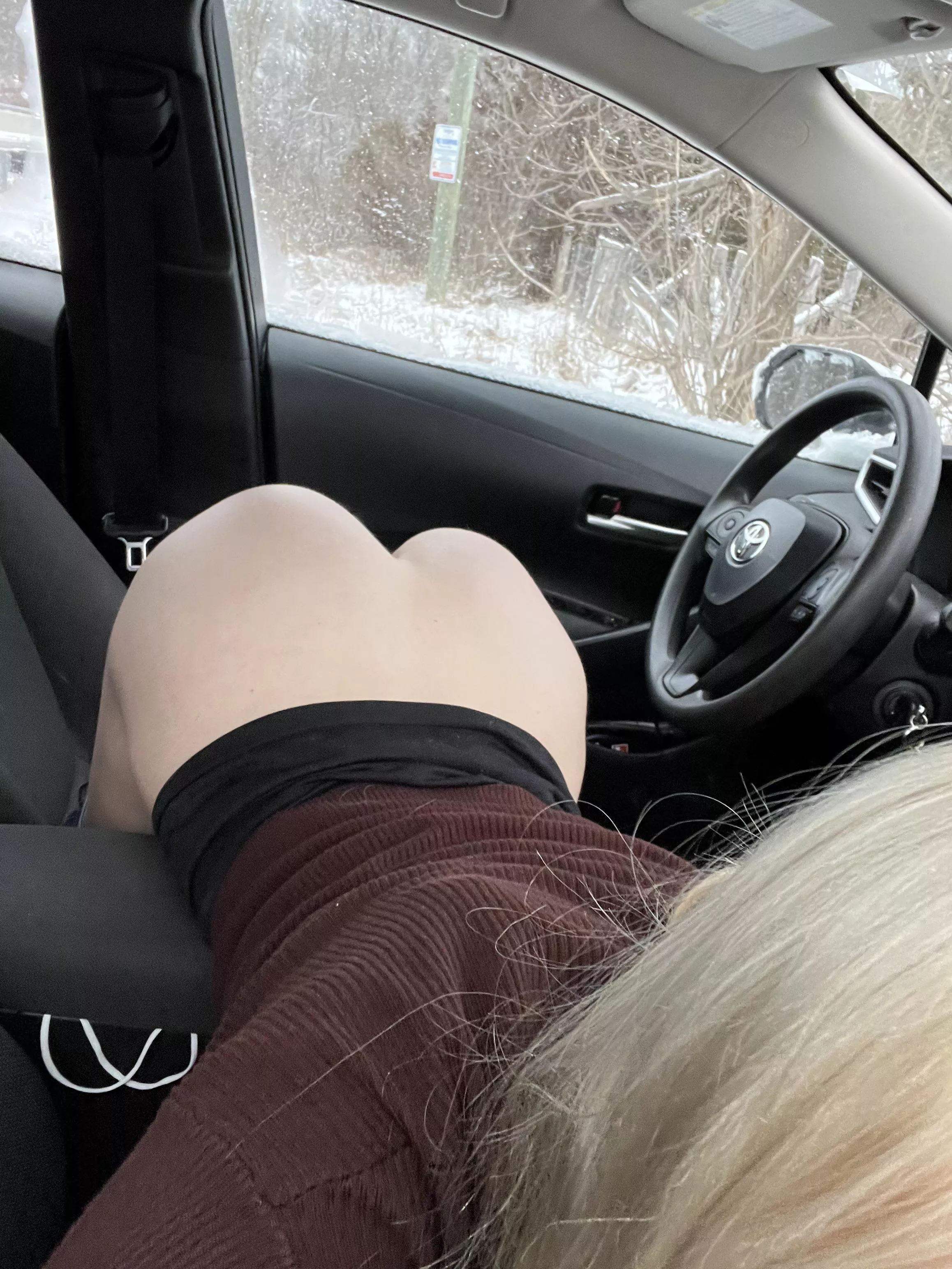 [F] Look in to the window and see something beautiful 👀🍑