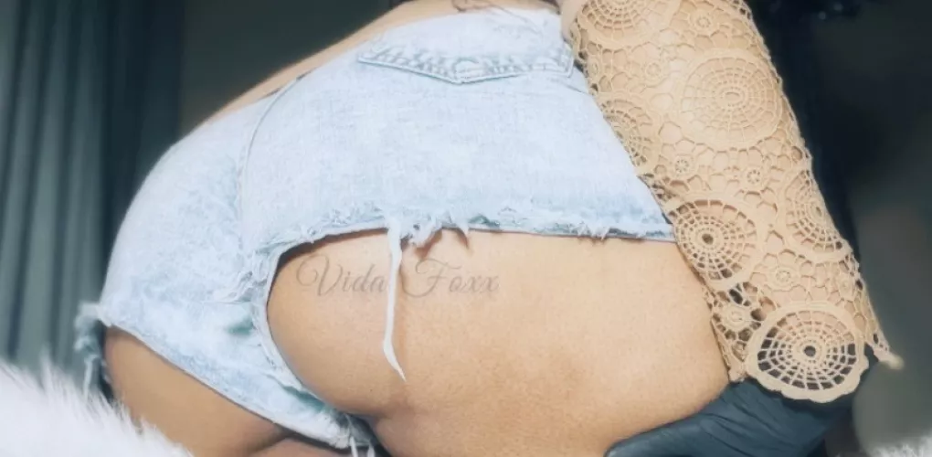 [F] You can get a good face-ride with this ass.