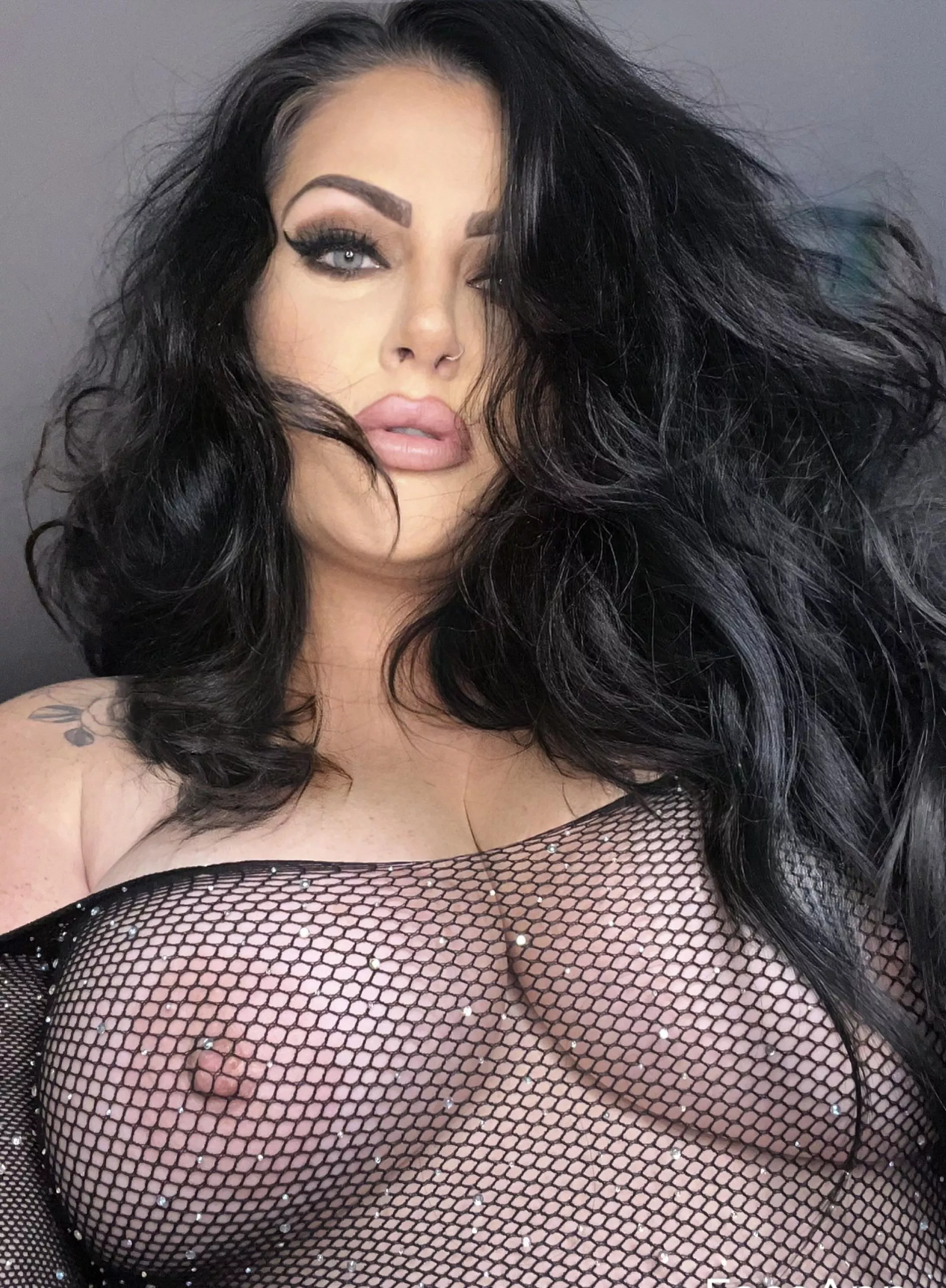 Follow this hot milf for fun she has huge fat tits 🥵