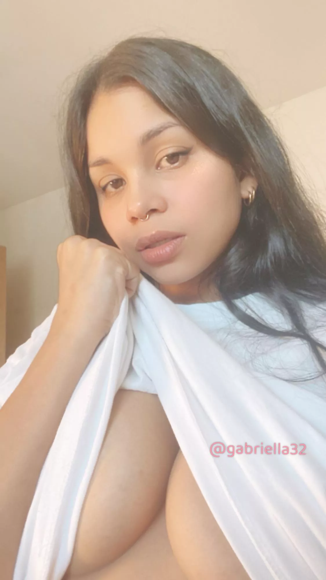 Good morning ✨ who wants to fuck my tits? 😈