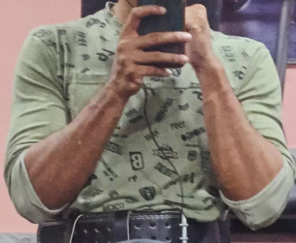 gym selfie on shoulder day