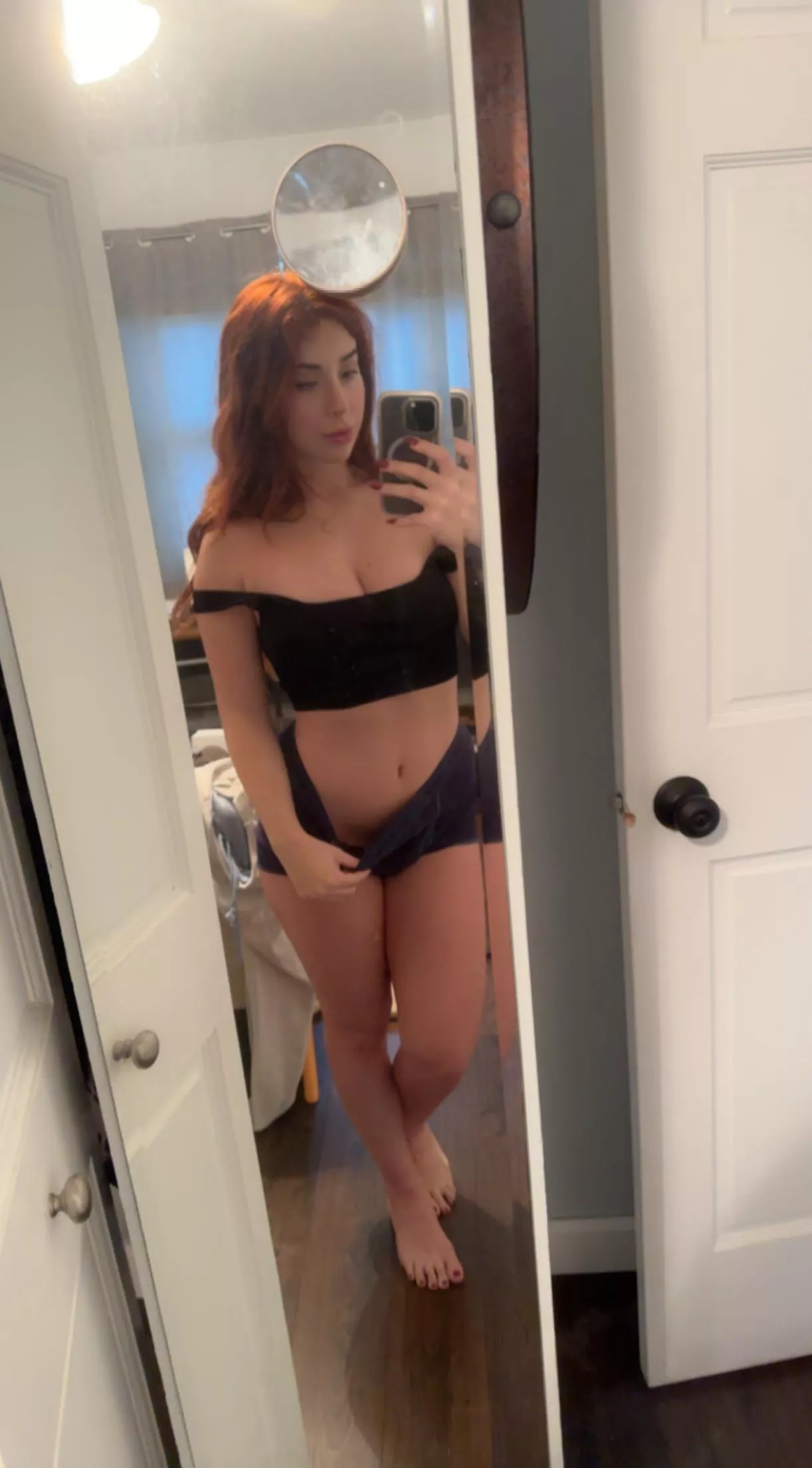 Haven’t given you all a mirror selfie in a while, here you go :)