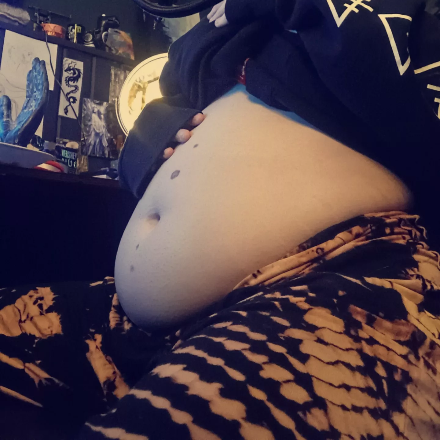 hi there (⁠ ⁠◜⁠‿⁠◝⁠ ⁠)⁠♡ been awhile, hope you all missed me, don't worry, still just as chubby <3