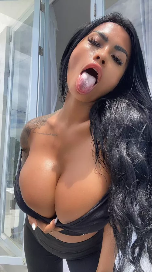 I am a naughty bimbo and I want the world to know