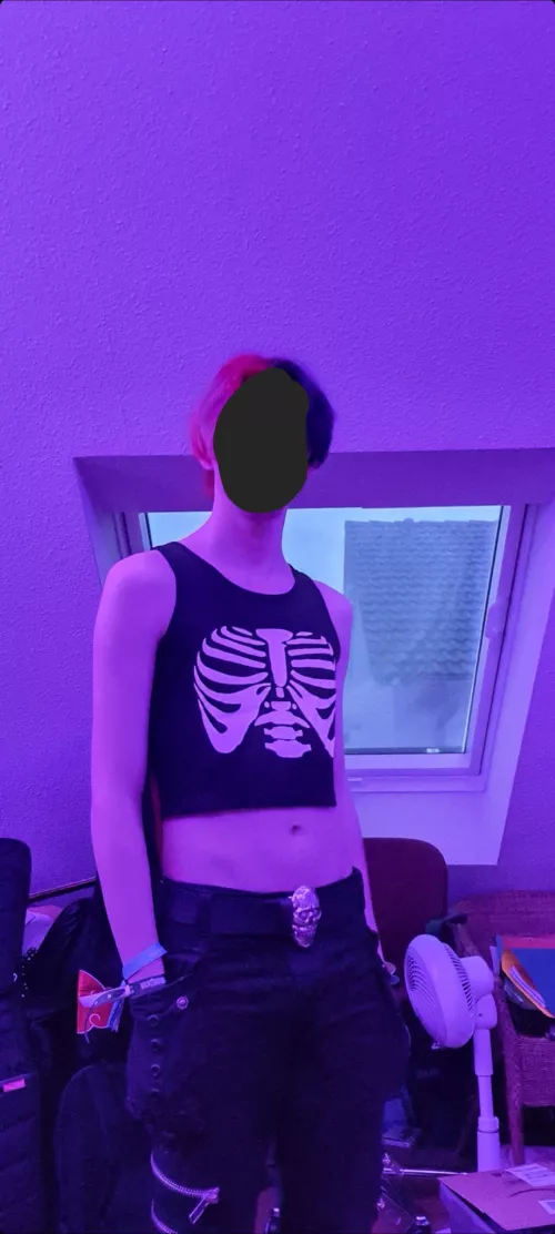 I have a new top and New hair do you like it ?