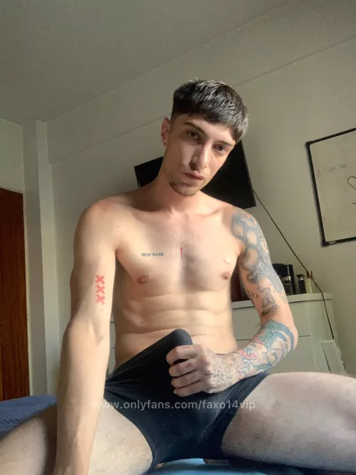 I have a very hard cock up arrow if you want to eat it (22)