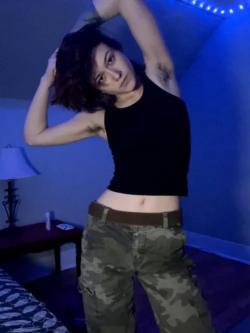 I love my armpits sweaters😂🖤