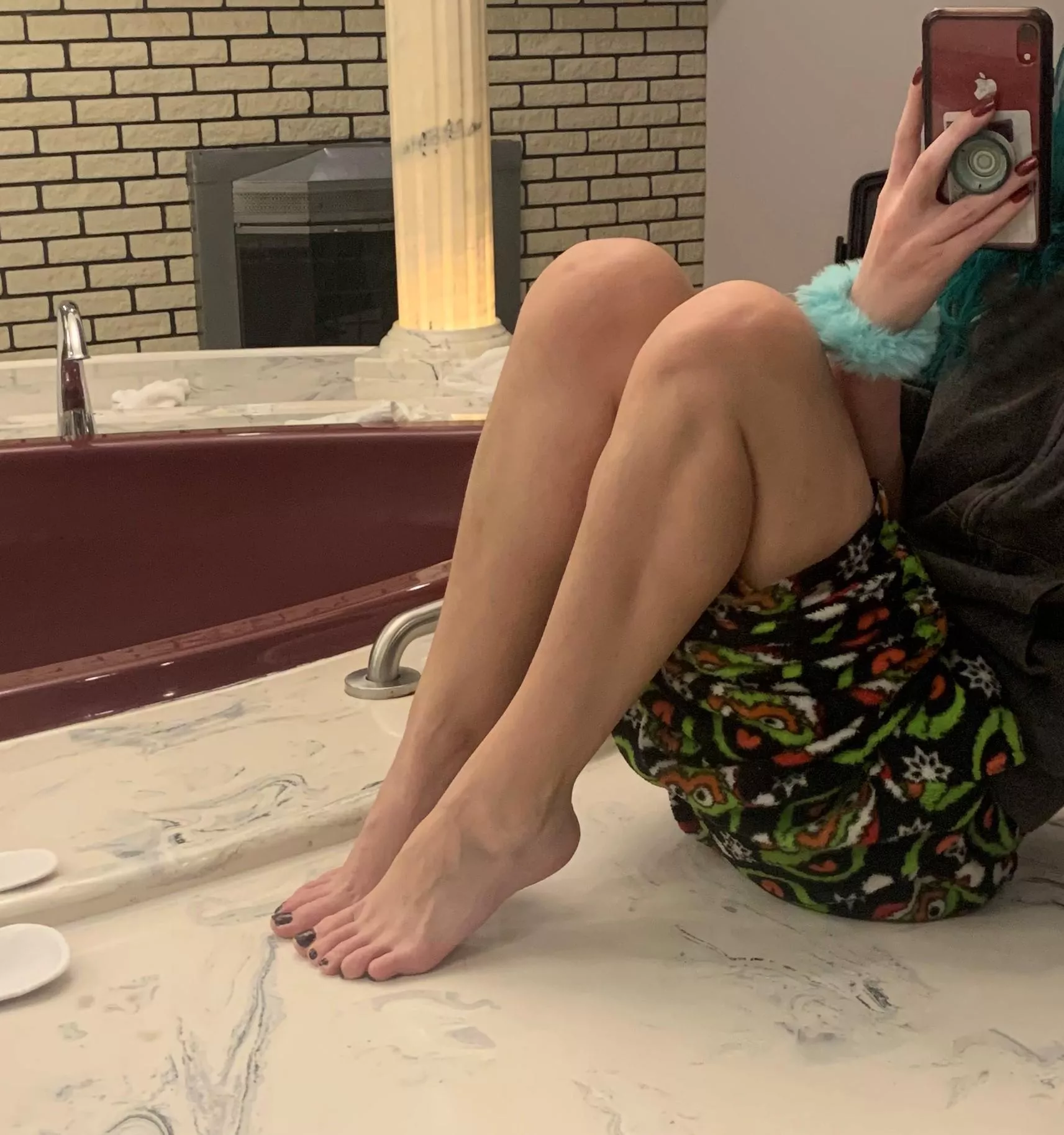 I need someone to rub lotion on them