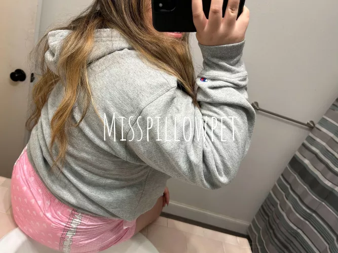 I only go to the potty to take selfies