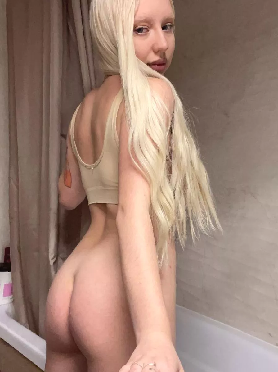 I'd send you selfies like this throughout the day if I was your girlfriend