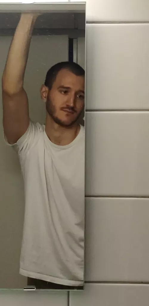 is it a bathroom selfie if I take it from outside the bathroom